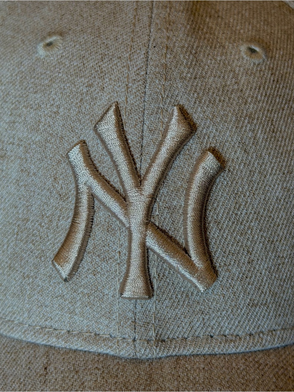 Aritzia x New Era NY Yankee 9TWENTY Adjustable Baseball Cap - Natural - Picture 5 of 11